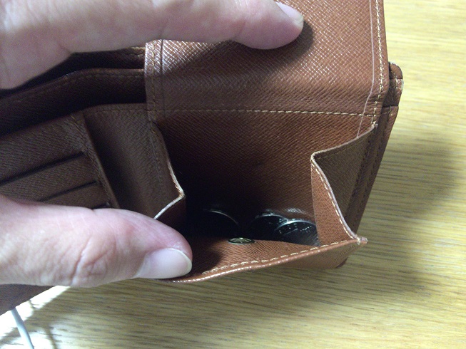 ヴィトン財布のコインポケット